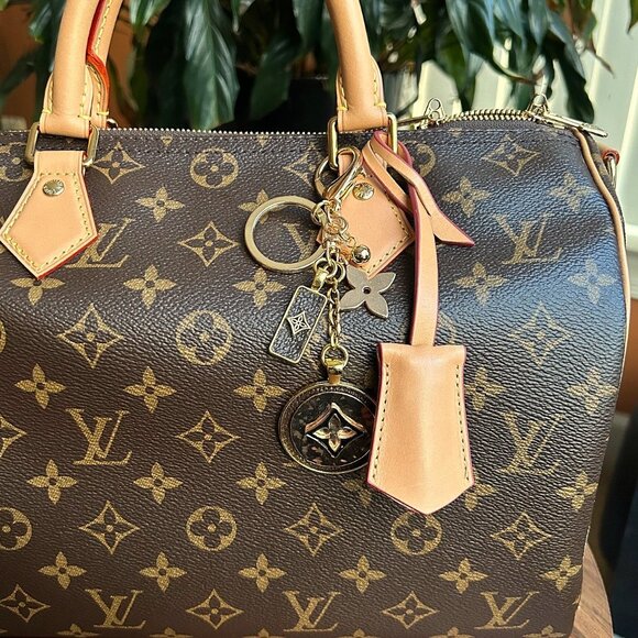 RUSTIC CLOVER BAG CHARM Black and Gold Tone 🍀 - Picture 7 of 9